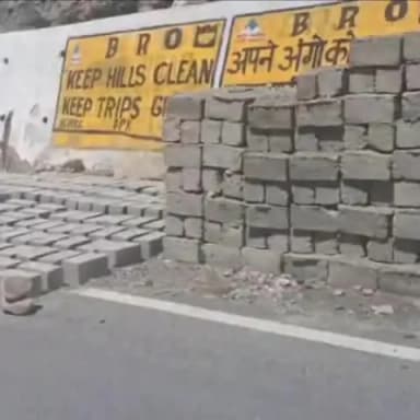 हंगरंग: हाँगरंग घाटी के मध्य NH-5 किनारे रखे गए ब्लॉक, स्थानीय लोगों ने जारी किया वीडियो