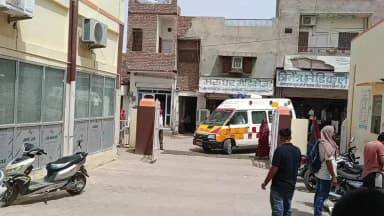लूणकरणसर के रोझा गांव में सोमवार सुबह एक सड़क हादसे में एक बाइक सवार युवक की मौत हो गई।