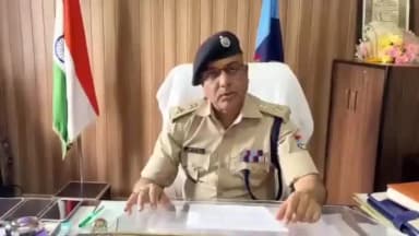 चमोली: बद्रीनाथ मंदिर में चढ़ावा चोरी मामले में आरोपी को जिला न्यायालय गोपेश्वर में पेश किया जा रहा है, एसपी ने दी जानकारी