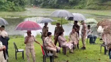 বিলাসীপাৰা ভাগ: চাপৰৰ টোকৰাবান্ধাত একাংশ লোকে বেদখল কৰি থকা ভূমি প্ৰশাসনে দখল মুক্ত কৰি পট্টাভুক্ত পৰিয়ালক চমজাই দিয়ে প্ৰশাসনে।