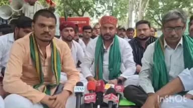 सिकंदराराऊ: सिकंदरा राऊ तहसील परिसर में विभिन्न समस्याओं को लेकर भाकियू भानु के पदाधिकारी बैठे धरने पर
