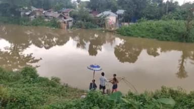 মোহনপুর: প্রবল বর্ষণে একাধিক স্থানে দেখা দিয়েছে ভূমিধস,কাটা খালের বাধে যান চলাচল নিষিদ্ধ করল জেলা প্রশাসন
