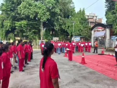 पूर्णिया पूर्व: पूर्णिया कॉलेज में एसडीआरएफ द्वारा भूकंप से बचाव प्रशिक्षण देकर दी गई जानकारी
