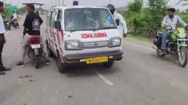 दतिया: दतिया रोड पर टोल टैक्स के पास सांकेतिक बोर्ड से टकराई बाइक, युवक गंभीर घायल, जिला अस्पताल रेफर