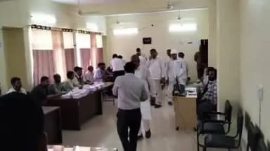 सेवढ़ा: इंदरगढ़, सेवड़ा के कांग्रेसी कार्यकर्ता घनश्याम सिंह के नामांकन व दतिया आम सभा में हुए शामिल