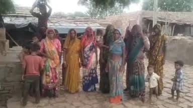 कराहल: आधी रात आदिवासी गांव पर हथियारबंद बदमाशों ने धावा बोला, ग्रामीणों को चौक पर बंधक बनाकर 2 घंटे तक की लूटपाट