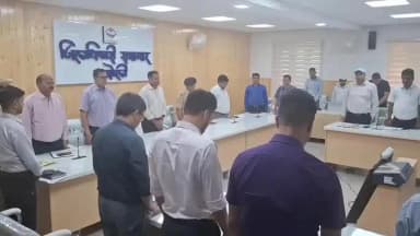 चमोली: जिला सभागार में दिवंगत चिकित्सक डॉ. नवीन डिमरी को दी गई भावभीनी श्रद्धांजलि