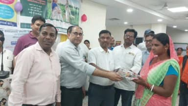 महागामा: विश्व जनसंख्या दिवस के अवसर पर रेफरल अस्पताल महागामा में कार्यक्रम आयोजित कर टीवी मरीजों को पोषाहार टोकरी बांटी गई।