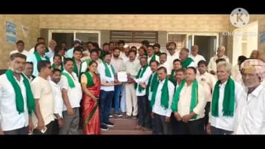 ತಿಕೋಟಾ: ಜಿಲ್ಲೆಯನ್ನು ಬರಗಾಲ ಎಂದು ಘೋಷಣೆ ಮಾಡುವಂತೆ ಆಗ್ರಹಿಸಿ, ಪಟ್ಟಣದಲ್ಲಿ ರೈತ ಸಂಘದಿಂದ ತಹಶೀಲ್ದಾರರಿಗೆ ಮನವಿ