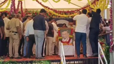 ಚಿತ್ರದುರ್ಗ: ನಗರದ ಮುರುಘಾ ರಾಜೇಂದ್ರ ಕ್ರೀಡಾಂಗಣದಲ್ಲಿ ಹೆಚ್ ಹನುಮಂತಪ್ಪ ಅವರಿಗೆ ಶ್ರದ್ಧಾಂಜಲಿ ಸಲ್ಲಿಸಿದ ಉಪ ಮುಖ್ಯಮಂತ್ರಿ ಡಾ ಜಿ ಪರಮೇಶ್ವರ್