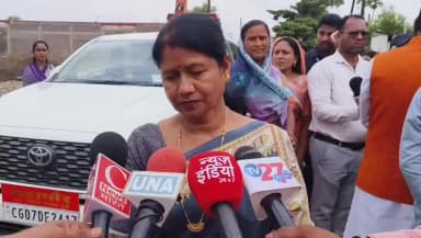 दुर्ग: नाले पर बुल्डोजर एक्शन: दुर्ग निगम की कार्रवाई पर उठे सवाल