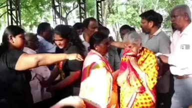 ಚಿತ್ರದುರ್ಗ: ಜೋಗಿಮಟ್ಟಿ ಮುಕ್ತಿಧಾಮದಲ್ಲಿ ಸರ್ಕಾರಿ ಗೌರವಗಳೊಂದಿಗೆ ಮಾಜಿ ರಾಜ್ಯಸಭೆ ಸದಸ್ಯ ಹನುಮಂತಪ್ಪ ಅಂತ್ಯಕ್ರಿಯೆ