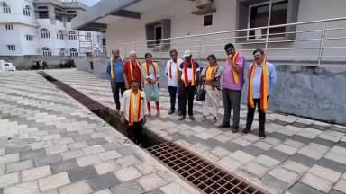ಕುಶಾಲನಗರ: ಕಳಪೆ ಕಾಮಗಾರಿಯಿಂದ ಮುರಿದುಬಿದ್ದ ಕುಶಾಲನಗರ ಪುರಸಭೆ ಚರಂಡಿಯ ಕಬ್ಬಿಣದ ಸರಳು, ದುರಸ್ತಿಗೆ ಕರವೇ ಆಗ್ರಹ