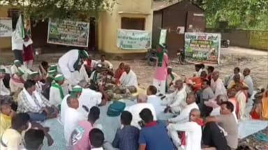 सकलडीहा: चंदौली में विंध्य एक्सप्रेस-वे परियोजना के विरोध में किसानों ने अनिश्चितकालीन धरना शुरू किया, बोले- नहीं देंगे जमीन