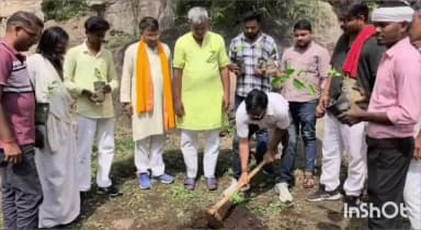 रॉबर्ट्सगंज: सोनभद्र में बाबा मत्स्येंद्रनाथ की तपोस्थली गोमुख मच्छरमारा में फलदार वृक्षों का पौधारोपण किया गया