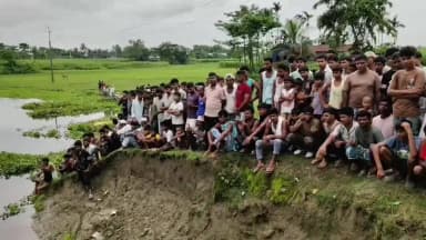 লক্ষীপুৰ: অৱশেষত উদ্ধাৰ কৰিবলৈ সক্ষম হয় ৰাজমিতা কলাবাৰীত দূৰ্ঘটনাগ্ৰস্ত হোৱা মাল ভৰ্তি বাহনখন