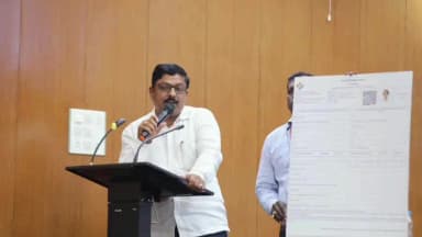 ಬಳ್ಳಾರಿ: ಎಸ್ಐಆರ್ ಗಣತಿ ನಮೂನೆ ಭರ್ತಿ ಬಗ್ಗೆ ಪರಿಚಿತರಲ್ಲಿ ಅರಿವು ಮೂಡಿಸಿ ನಗರದಲ್ಲಿ; ಶಿವಲಿಂಗ ರೆಡ್ಡಿ