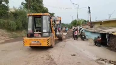 पवई: पवई नगर में आरसीसी सड़क पर सीसी सड़क निर्माण जोखिम भरा, ऊंचाई बढ़ने से दुर्घटनाएं व जलभराव का खतरा