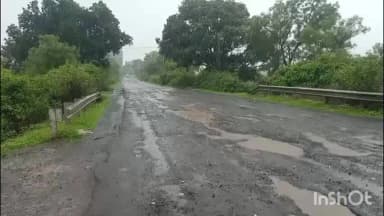 भैंसदेही: बैतूल परतवाड़ा हाईवे गढ्ढों में तब्दील, आए दिन हो रही दुर्घटनाएं; विभाग बेखबर, लोगों ने मरम्मत की मांग की