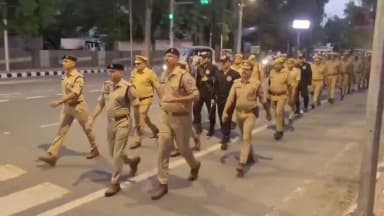 #AligarhPolice
वरिष्ठ पुलिस अधीक्षक अलीगढ़ द्वारा नगर क्षेत्र में पैदल गश्त कर सुरक्षा व्यवस्था का लिया जायजा~
#SSP_Aligarh द्वारा पुलिस बल के साथ नगर क्षेत्र के प्रमुख बाजारों, संवेदनशील एवं भीड़भाड़ वाले स्थानों पर पैदल गश्त कर आमजन को सुरक्षा का भरोसा दिलाया गया तथा अधीनस्थों को निरंतर सतर्क निगरानी एवं प्रभावी पुलिसिंग के निर्देश दिए गए।
#UPPolice #FootPatrolling
@Uppolice