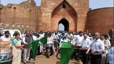 ಬೀದರ್: ನಗರದಲ್ಲಿ ಎಸ್ಐಆರ್ ಜಾಗೃತಿಗಾಗಿ ಜಿಲ್ಲಾಡಳಿತದಿಂದ ಬೈಕ್ ರ್ಯಾಲಿ