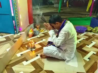 ধর্মনগর: বাগবাসা এলাকার টিএসআর ক্যাম্পে নবনির্মিত কালী মন্দিরের প্রতিষ্ঠা উপলক্ষে আয়োজিত পবিত্র অনুষ্ঠানে উপস্থিত বিধায়ক