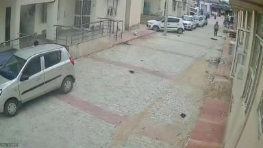 सांगानेर: जोबनेर में राजकीय स्वास्थ्य केंद्र के बाहर कार का शीशा तोड़कर 2 लाख की नकदी चोरी, CCTV में कैद हुई चोरों की तस्वीरें