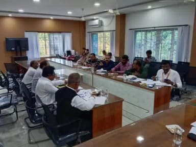ಬೆಂಗಳೂರು ಪೂರ್ವ: ನಗರದಲ್ಲಿ ಎಸ್ಐಆರ್ ಪ್ರಕ್ರಿಯೆ ಪ್ರಗತಿ ಪರಿಶೀಲನಾ ಸಭೆ: ರಾಜಕೀಯ ಪಕ್ಷಗಳೊಂದಿಗೆ ಸಮಾಲೋಚನೆ