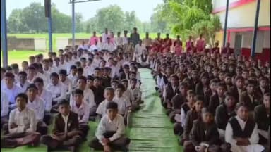 कांकेर: सरस्वती शिशु मंदिर में कांकेर पुलिस ने चलाया जागरूकता अभियान, 250 विद्यार्थियों को दी साइबर सुरक्षा की जानकारी