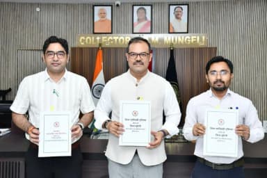 जिला सांख्यिकी पुस्तिका एवं जनपदीय समाजार्थिक समंक विवरणिका का कलेक्टर श्री कुन्दन कुमार ने किया विमोचन।
#mungeli #chhattisgarh