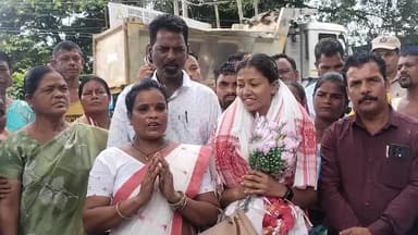 বিহপুৰীয়া: অসমৰ প্ৰথম গৰাকী মহিলা এভেৰেষ্ট শিংগ আৰোহনকাৰী ৰূপামনি গড়ক লখিমপুৰৰ হাৰমতীত অসম চাহ মজদুৰ সংঘৰ উষ্ম আদৰণি
