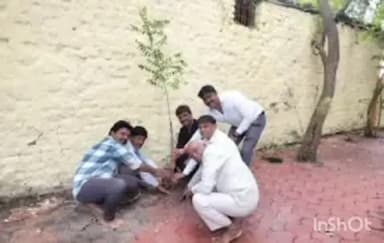 देवास नगर: एक पेड़ माँ के नाम' अभियान से प्रेरित होकर युवा उद्यमी ने जन्मदिवस पर श्री रामेश्वरधाम मंदिर, रामनगर परिसर में पौधारोपण