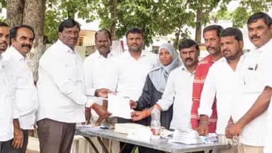 వికారాబాద్: అర్హులైన ప్రతి ఒక్కరు ఓటరుగా నమోదు చేసుకోవాలి: పట్టణంలో ఎస్ ఐ ఆర్ హెల్ప్ డిస్క్ సందర్శనలో మాజీ ఎమ్మెల్యే మహేష్ రెడ్డి