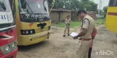 सोहागपुर: यातायात पुलिस ने चलाया विशेष स्कूल बस चेकिंग अभियान, दस्तावेजों की हो रही जांच