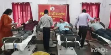 सोहागपुर: भारतीय श्रमजीवी पत्रकार संघ ने जिला चिकित्सालय के ब्लड बैंक में किया रक्तदान
