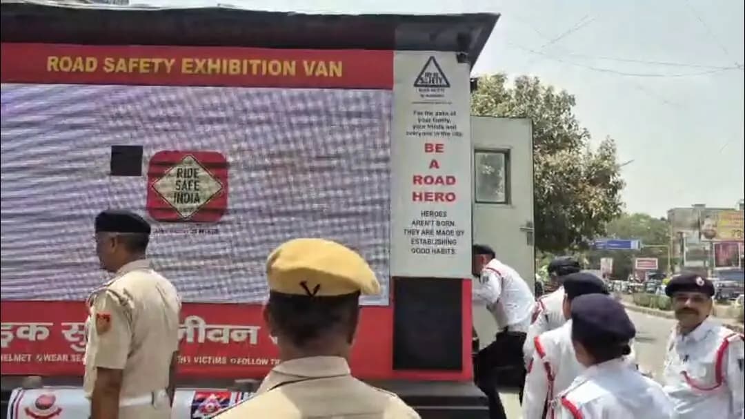 पंजाबी बाग: द्वारका में 'ट्रैफिक पाठशाला': सड़कों को सुरक्षित बनाने और हादसों को रोकने की अनोखी पहल