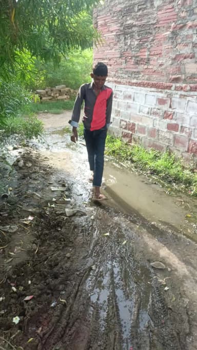 ghari fakira Baseri dhulpur me ye hal hai dekho nagar palika me aata hai ye haal nagar palika ka