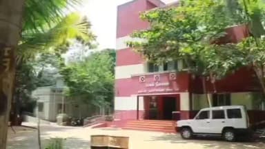 கல்குளம்: கிழக்கு கல்லு கூட்டம் பகுதியில் இருசக்கர வாகனங்கள் மோதிய விபத்தில் தம்பதியினர் படுகாயம்.