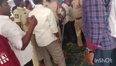 గద్వాల్: కుర్తి రావులచెరువు గ్రామంలో ఫ్లెక్సీ ఏర్పాటు విషయంలో ఇరువర్గాల మధ్య ఘర్షణ