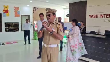 यश इंटरनेशनल स्कूल में यातायात नियमों के प्रति टी एस आई सूबेदार सिंह ने विद्यालय के बस ड्राइवरों को किया जागरूक।
#इटावा