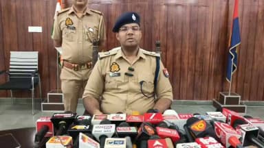 #SaharanpurPolice
#बाईट
➡️#थाना_कुतुबशेर पुलिस द्वारा चोरी की घटनाओं का पर्दाफाश करते हुए 01 शातिर चोर/अभियुक्त गिरफ्तार, कब्जे/निशानदेही पर अलग-अलग चोरी की घटनाओं से सम्बन्धित 07 अदद इनवर्टर, 09 अदद बड़ी बैटरी, 05 अदद छोटी बैटरी, 01 अदद प्रेस, 01 अदद सिलेन्डर, 01 अदद चाकू व 12,000/- रुपये नकद बरामद
➡️जिसके सम्बन्ध में #SPCITY_SRR श्री व्योम बिंदल द्वारा दी गई #बाईट।
@Uppolice
@adgzonemeerut
@digsaharanpur