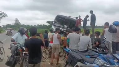 पुपरी: सुरसंड के गोपालपुर के निकट बस दुर्घटना में दो महिला सहित पांच व्यक्ति जख्मी