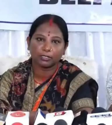 ଝାରସୁଗୁଡା: ବେଲପାହାଡ଼ ବିଜେଡିରେ ବଡ଼ ଫାଟ, ଉପାଧ୍ୟକ୍ଷାଙ୍କ ସହ ୧୧ ଜଣ ଛାଡ଼ିଲେ ଦଳ