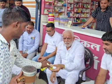 नरसिंहगढ़: विधायक मोहन शर्मा ने तलेन में चौपाल पर कार्यकर्ताओं से मुलाकात की, समस्याएँ सुनीं