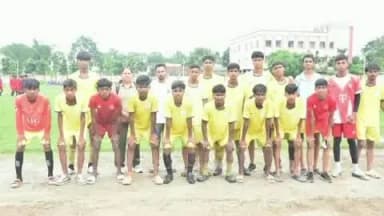 किशनगंज: किशनगंज में सांसद डॉ. मो. जावेद ने 65वीं राज्य स्तरीय सुब्रतो मुखर्जी फुटबॉल प्रतियोगिता-2026 का निरीक्षण किया