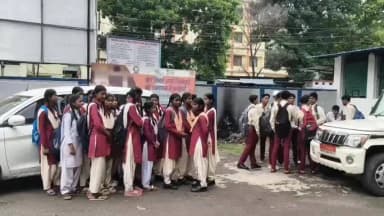 घुघरी: गणित शिक्षक के तबादले पर फूटा छात्रों का गुस्सा, जनसुनवाई पहुंचकर लगाई गुहार
मंडला जिला मुख्यालय में आयोजित जनसुनवाई के