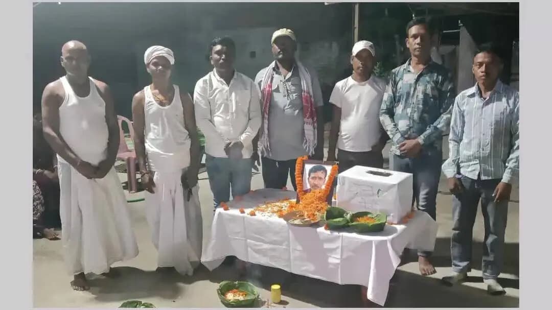 डाड़ी प्रखंड के ग्राम बड़की टोगी में स्वर्गीय सोधना बेदिया के दसकर्मा कार्यक्रम का आयोजन श्रद्धापूर्वक किया गया। #AJP