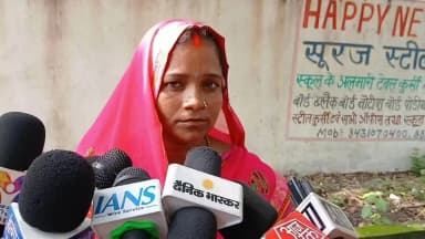 शाहपुर: मरने से पहले भरत ने कहा जय हिंद,गोली मारने के बाद पुलिस वालों ने घसीटकर गाड़ी में डाला...
#BharatTiwari #Jawainiya
