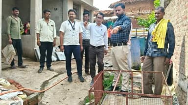 मानसून में स्वास्थ्य सुरक्षा पर प्रशासन अलर्ट।
गांव-गांव पहुंचकर ग्रामीणों को किया जा रहा जागरूक।
कलेक्टर श्री कुन्दन कुमार के निर्देशन में मुंगेली एसडीएम ने ग्रामीण क्षेत्रों का किया निरीक्षण डायरिया व मौसमी बीमारियों से बचाव हेतु दिए आवश्यक निर्देश।
#Mungeli #chhattisgarh