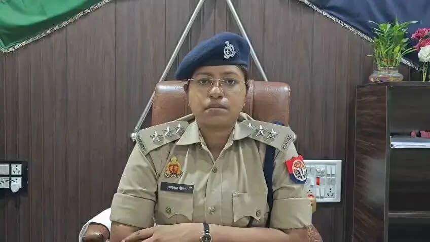 #BijnorPolice
थाना मंडावली क्षेत्रान्तर्गत एक व्यक्ति द्वारा अपनी पुत्री के साथ गलत कार्य किये जाने का घटना में अभियुक्त को हिरासत में लेकर की जा रही पुलिस कार्यवाही के संबंध में क्षेत्राधिकारी नजीबाबाद जनपद बिजनौर की बाइट ।
#UPPolice https://t.co/dWiL2EFpks